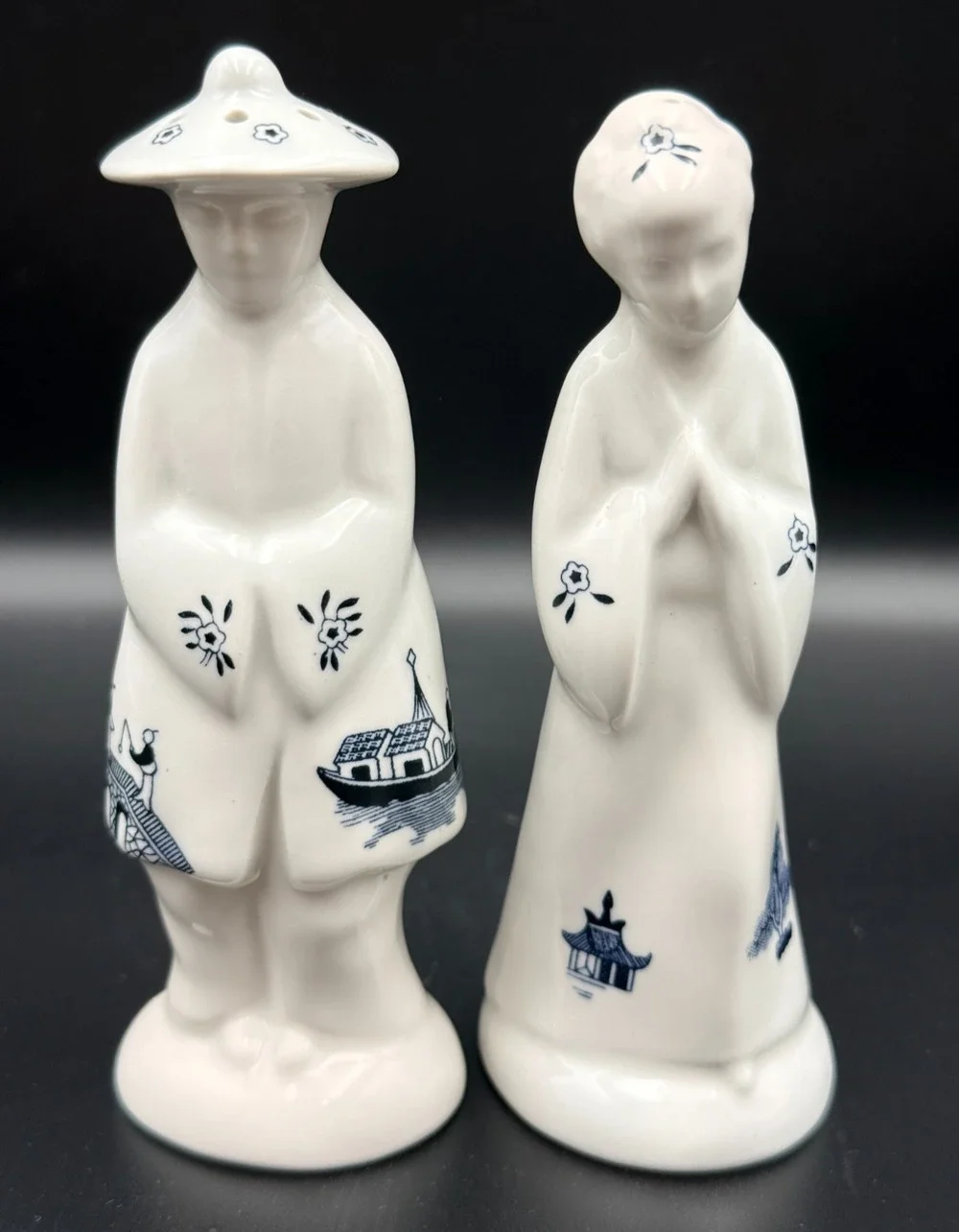 Vintage Churchill England Blue Willow Figural Salt & Pepper Shakers Chinoiserie